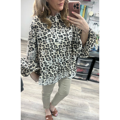 Frill sleeve leopard shirt